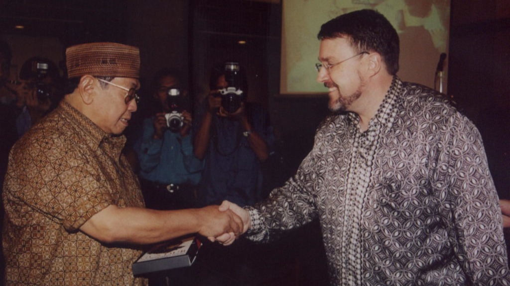  Gus Dur dan Greg Barton